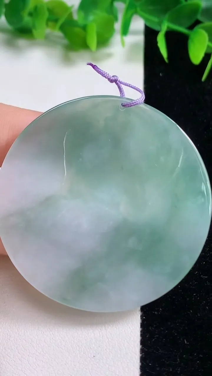 天然A货翡翠文殊菩萨吊坠，尺寸53-5.6，重量:30.38g
10月19日