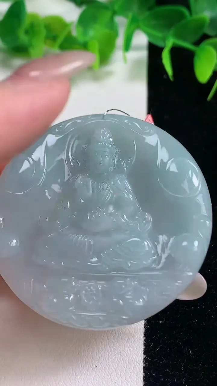 天然A货翡翠观音菩萨吊坠，尺寸50.2-5.9，重量:28.47g
10月19日