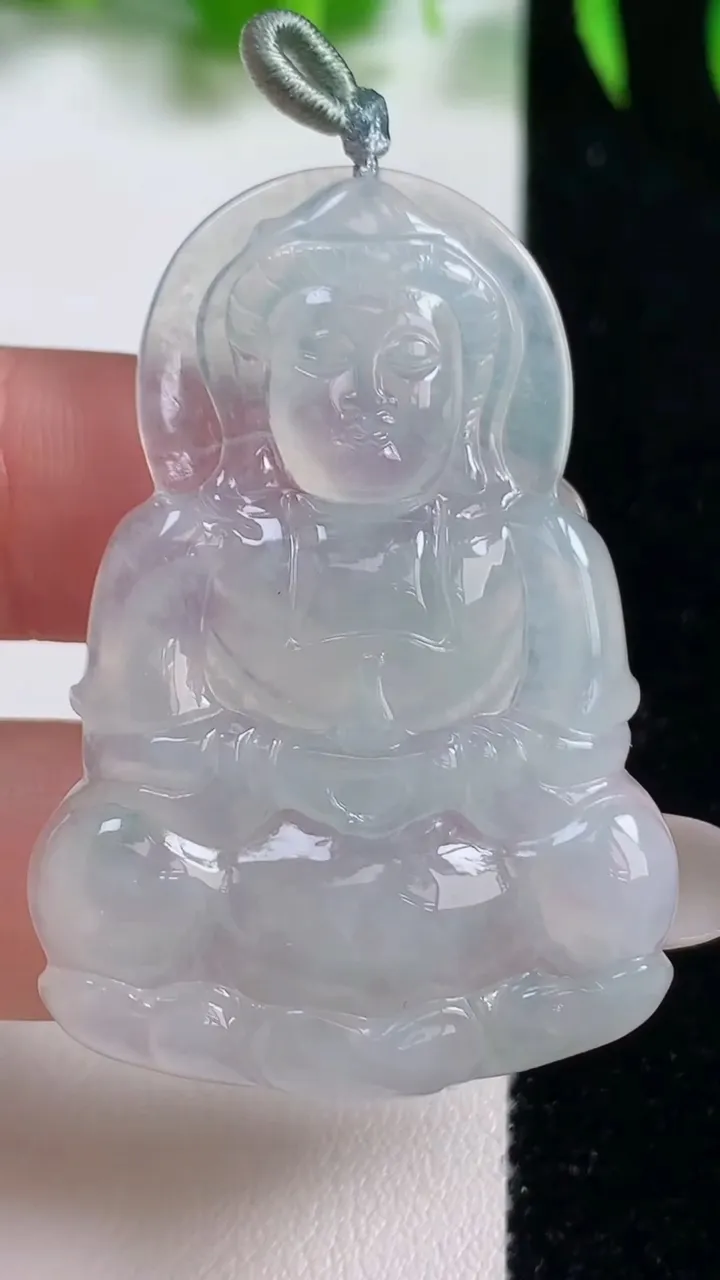 天然A货翡翠观音菩萨吊坠，尺寸46.5-32.3-5.6，重量:12.83g
10月19日