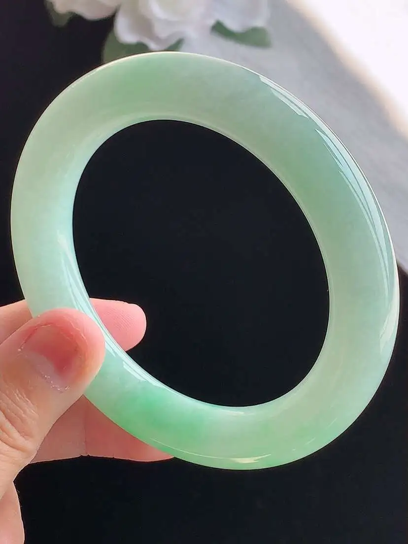 a货翡翠老坑冰种满绿甜绿圆条手镯56-57圈口  尺寸56.5×11.3mm 重量74.00g 1018