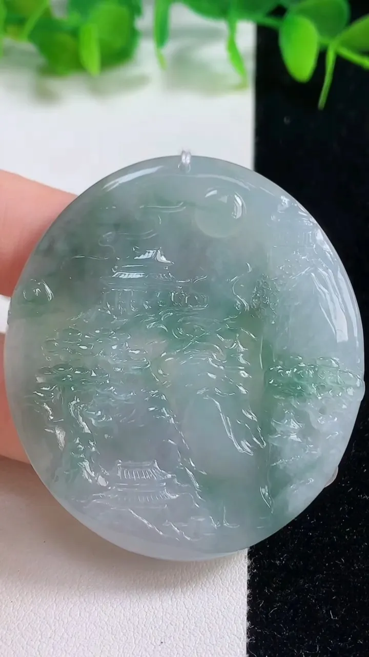天然A货翡翠山水牌吊坠，尺寸53.1-47.9-6.2，重量:30.64g
10月19日