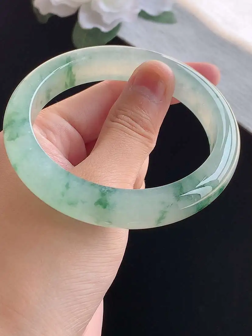a货翡翠老坑冰种飘花正装正圈手镯60-61大圈口  尺寸60×12.6×8.8mm 重量67.68g 1018 A97