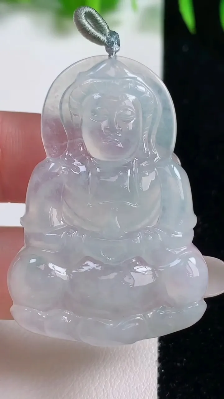 天然A货翡翠观音菩萨吊坠，尺寸46.5-32.3-5.6，重量:12.83g
10月19日