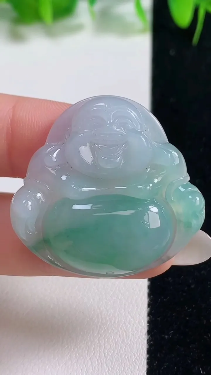 天然A货翡翠佛公吊坠，尺寸32.5-35-5.8，重量:10.80g
10月19日