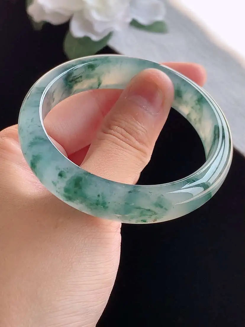 a货翡翠老坑冰种飘花正装正圈手镯52-53小圈口  尺寸52.5×12.2×6.2mm 重量43.15g 1018