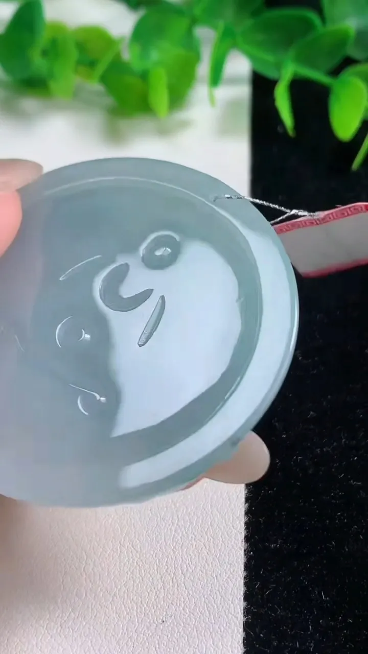 天然A货翡翠观音菩萨吊坠，尺寸50.2-5.9，重量:28.47g
10月19日