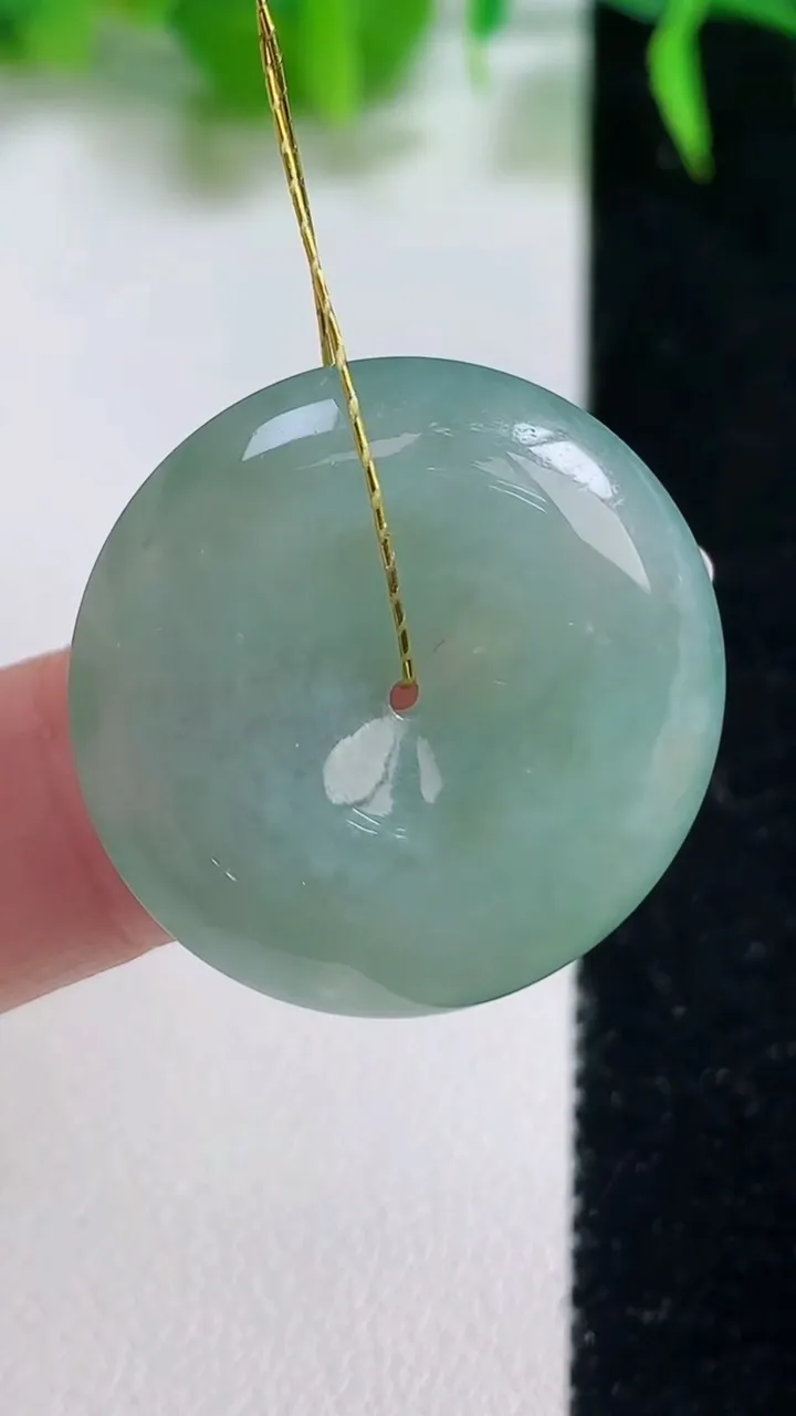 天然A货翡翠平安扣吊坠，尺寸26-6.4，重量:9.69g
10月19日