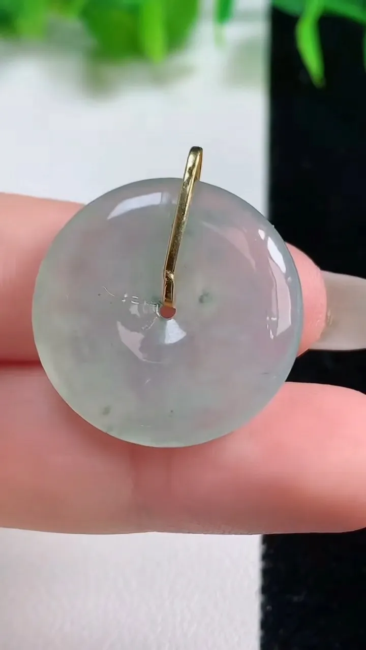 天然A货翡翠种飘花平安扣吊坠，尺寸24-4.3，重量:5.34g
10月19日