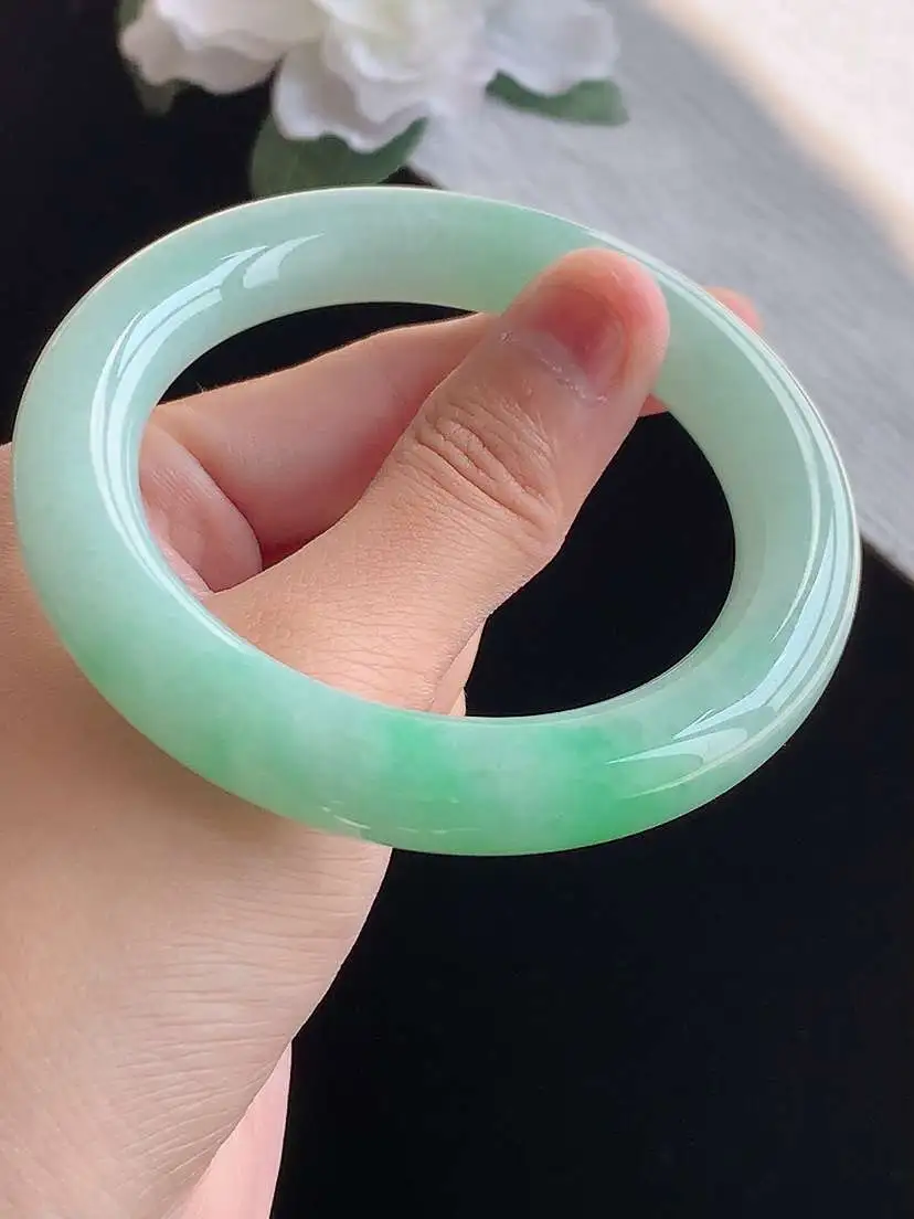 a货翡翠老坑冰种满绿甜绿圆条手镯56-57圈口  尺寸56.5×11.3mm 重量74.00g 1018