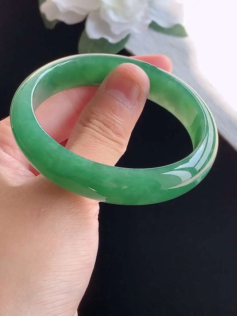 a货翡翠老坑冰种满绿贵妃手镯53-54圈口 尺寸53.8×47×13.6×6.5mm 重量44.38g 1018