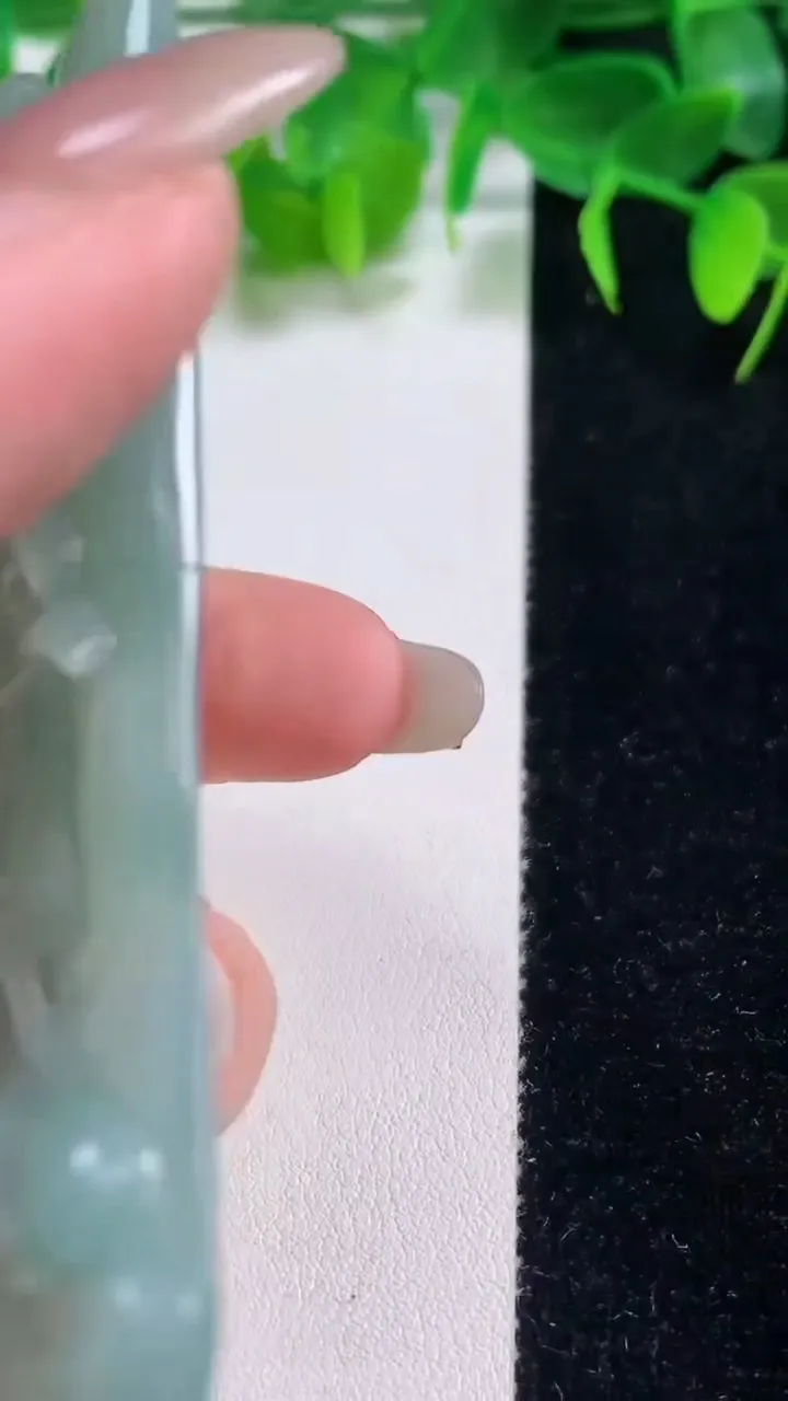 天然A货翡翠蓝水双彩祥龙虚空藏菩萨吊坠，尺寸40.3-49.2-7.6，重量:56.78g
10月19日