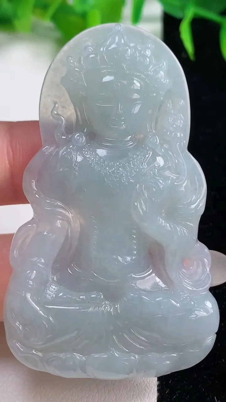 天然A货翡翠大势至菩萨吊坠，尺寸62.6-38-6，重量:22.32g
10月19日
