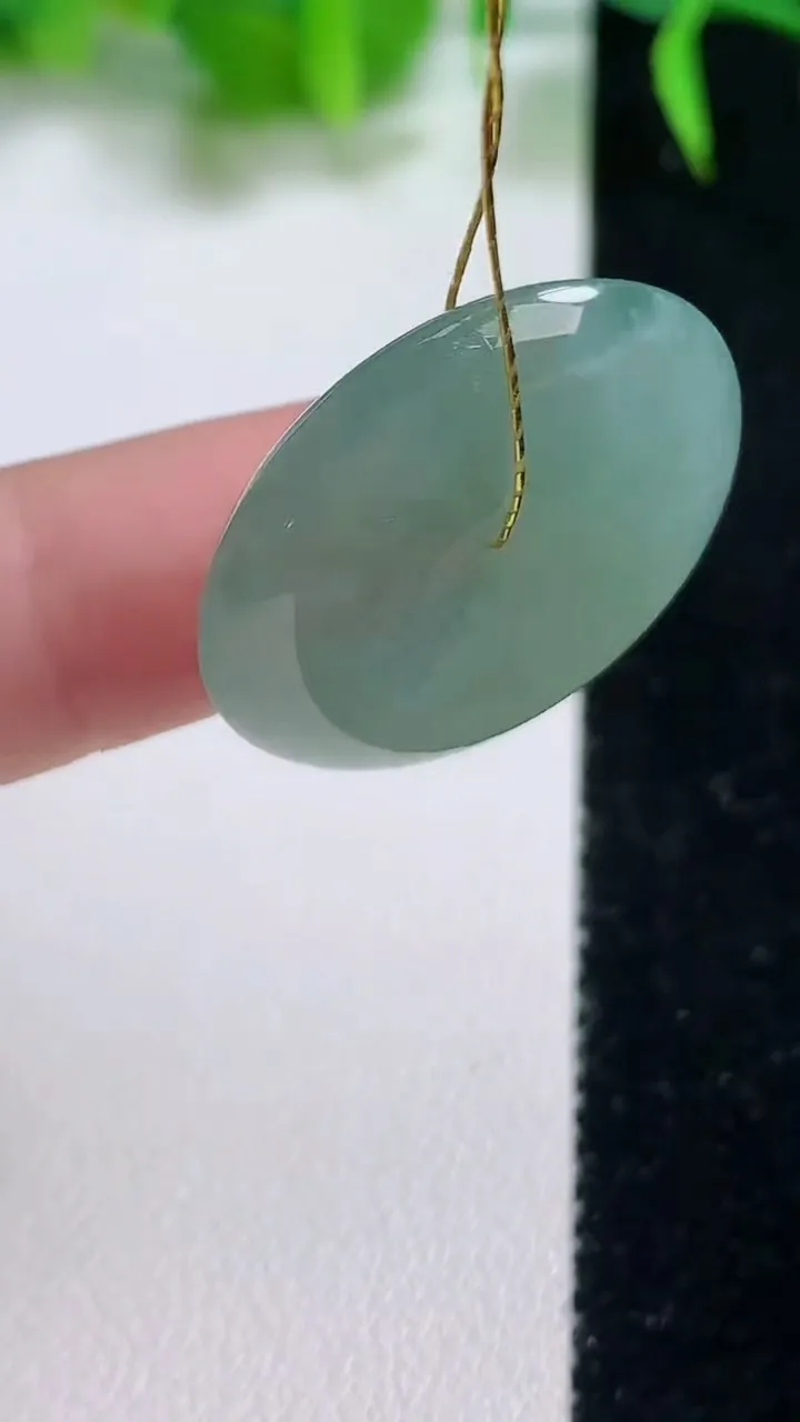 天然A货翡翠平安扣吊坠，尺寸26-6.4，重量:9.69g
10月19日