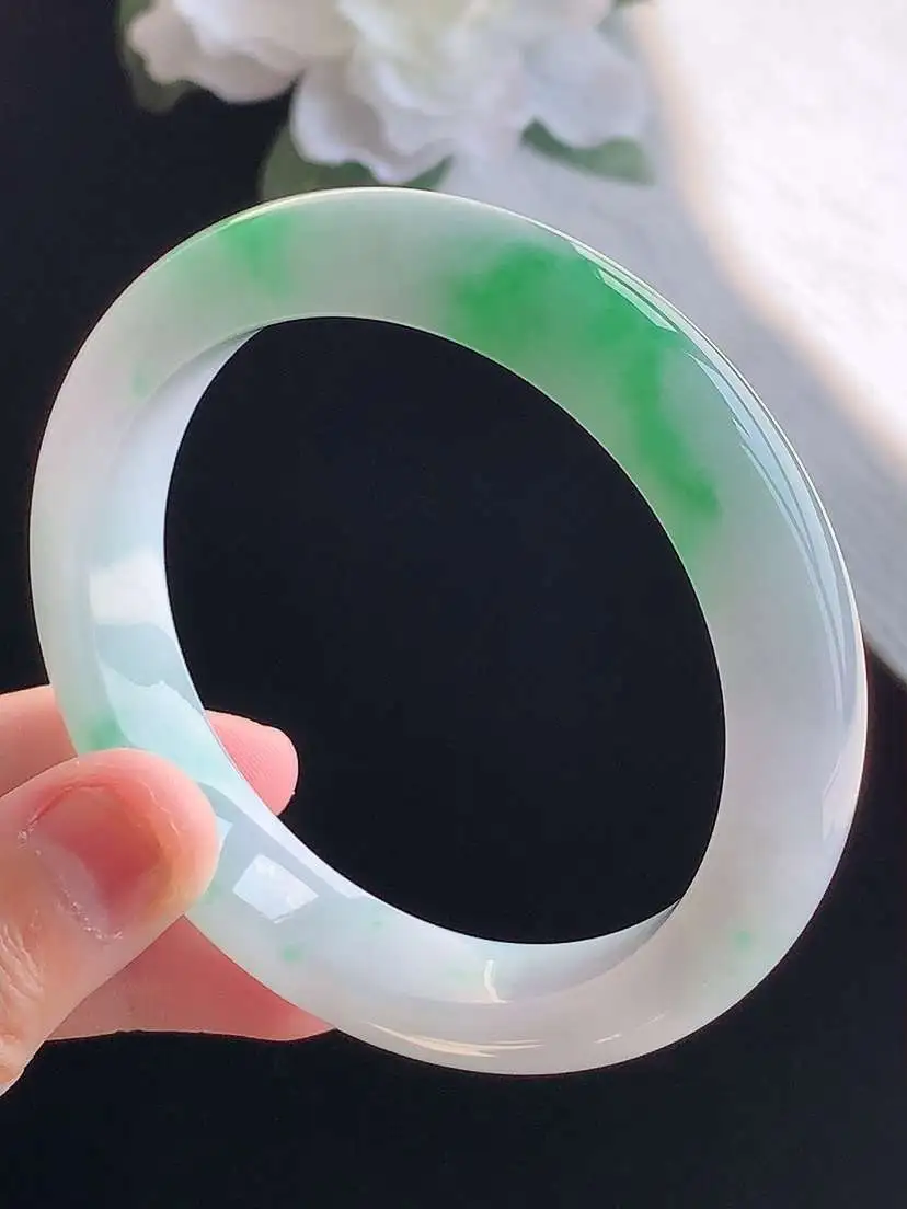 a货翡翠老坑冰种飘绿正装正圈手镯56-57圈口 尺寸56.5×12×8.6mm 重量57.92g 1018