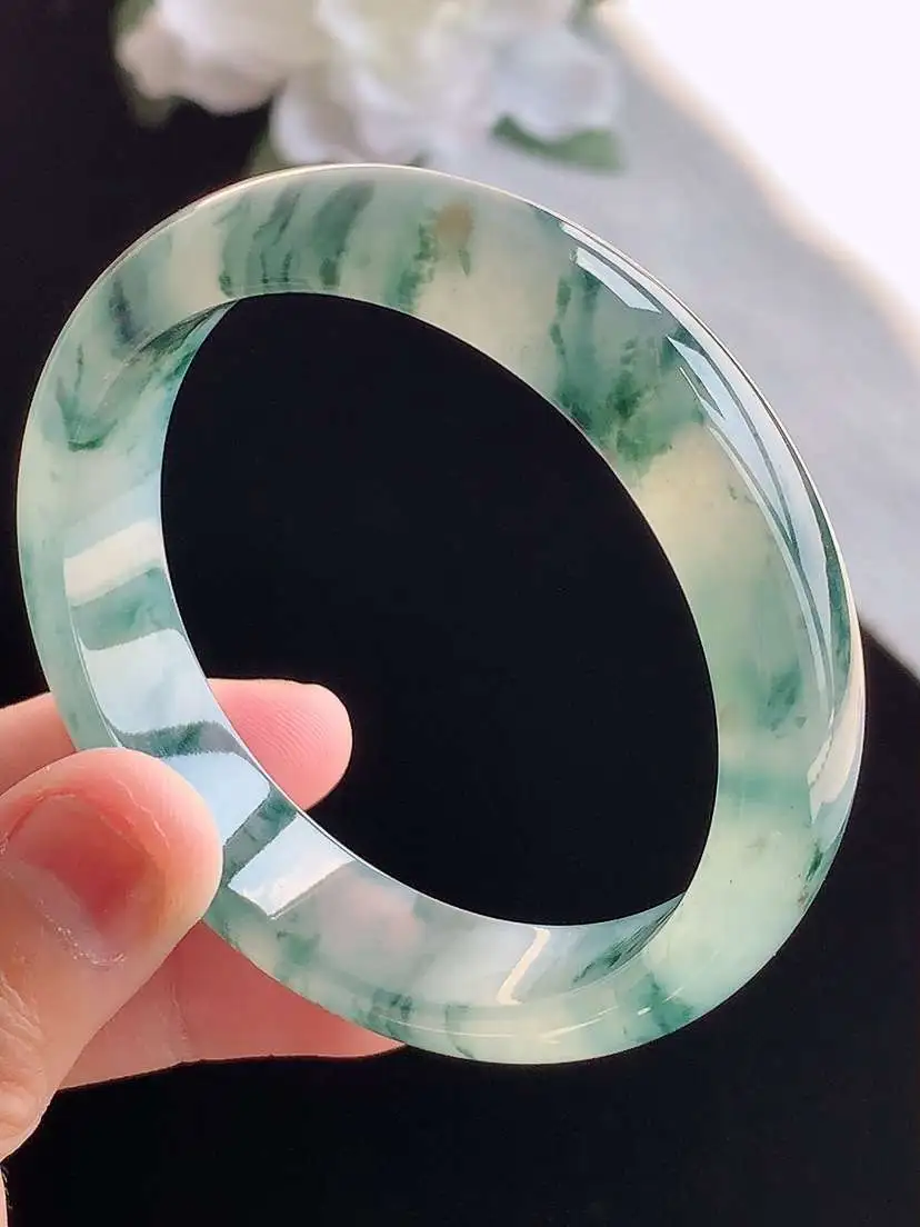 a货翡翠老坑冰种飘花正装正圈手镯52-53小圈口  尺寸52.5×12.2×6.2mm 重量43.15g 1018