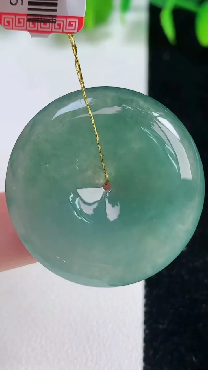 天然A货翡翠平安扣吊坠，尺寸31.8-5.7，重量:13.50g
10月19日