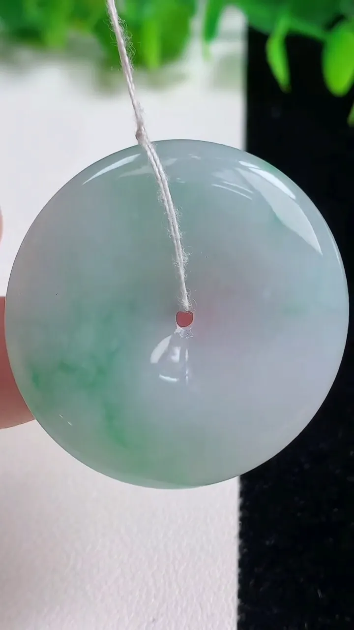 天然A货翡翠平安扣吊坠，尺寸38-5.3，重量:16.85g
10月19日
