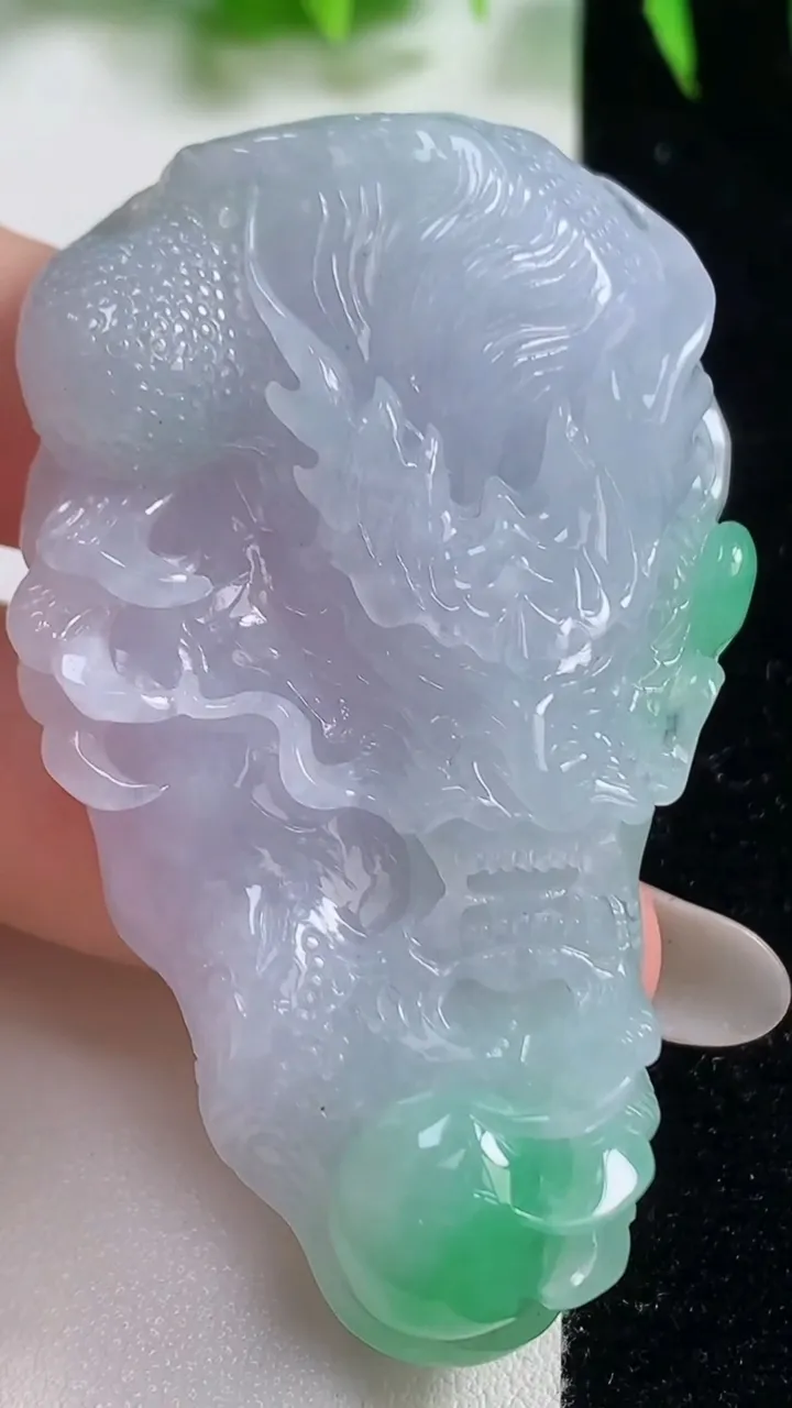 天然A货翡翠龙牌吊坠，尺寸63.2-37.2-12.2，重量:47.17g
10月19日