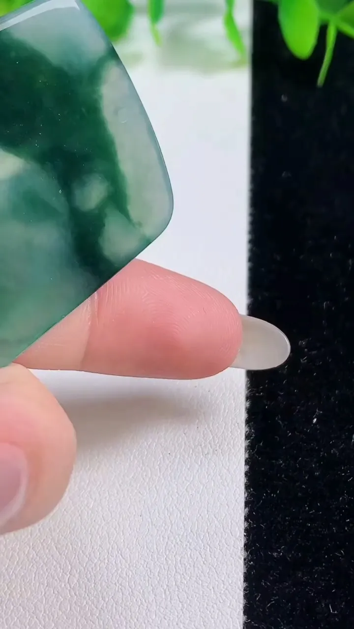 天然A货翡翠大日如来吊坠，尺寸59.7-37.5-5，重量:26.75g
10月19日