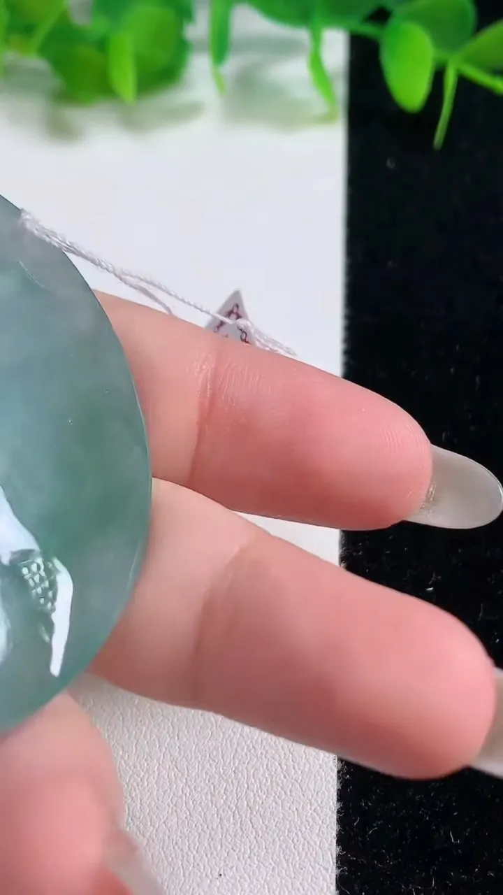 天然A货翡翠山水牌吊坠，尺寸53.1-47.9-6.2，重量:30.64g
10月19日