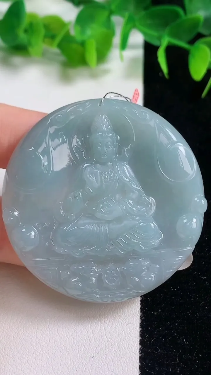 天然A货翡翠观音菩萨吊坠，尺寸50.2-5.9，重量:28.47g
10月19日