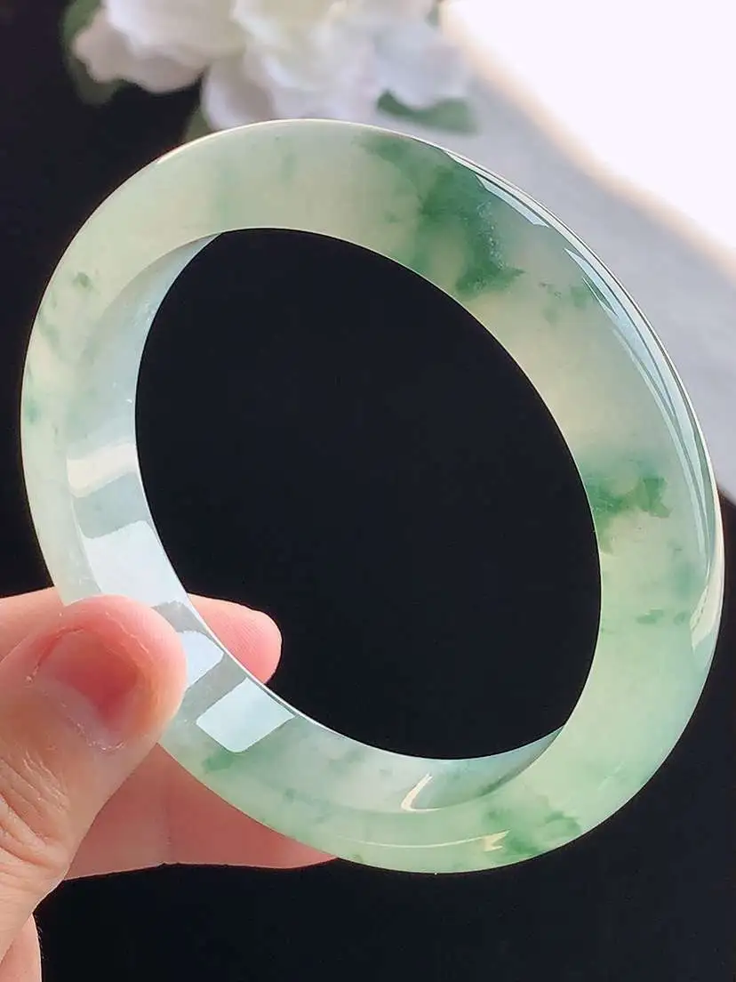 a货翡翠老坑冰种飘花正装正圈手镯60-61大圈口  尺寸60×12.6×8.8mm 重量67.68g 1018 A97
