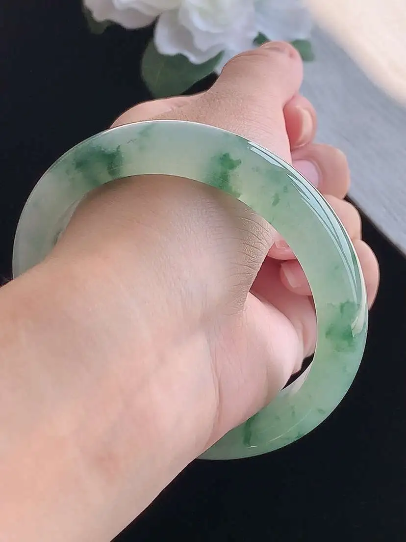 a货翡翠老坑冰种飘花正装正圈手镯60-61大圈口  尺寸60×12.6×8.8mm 重量67.68g 1018 A97