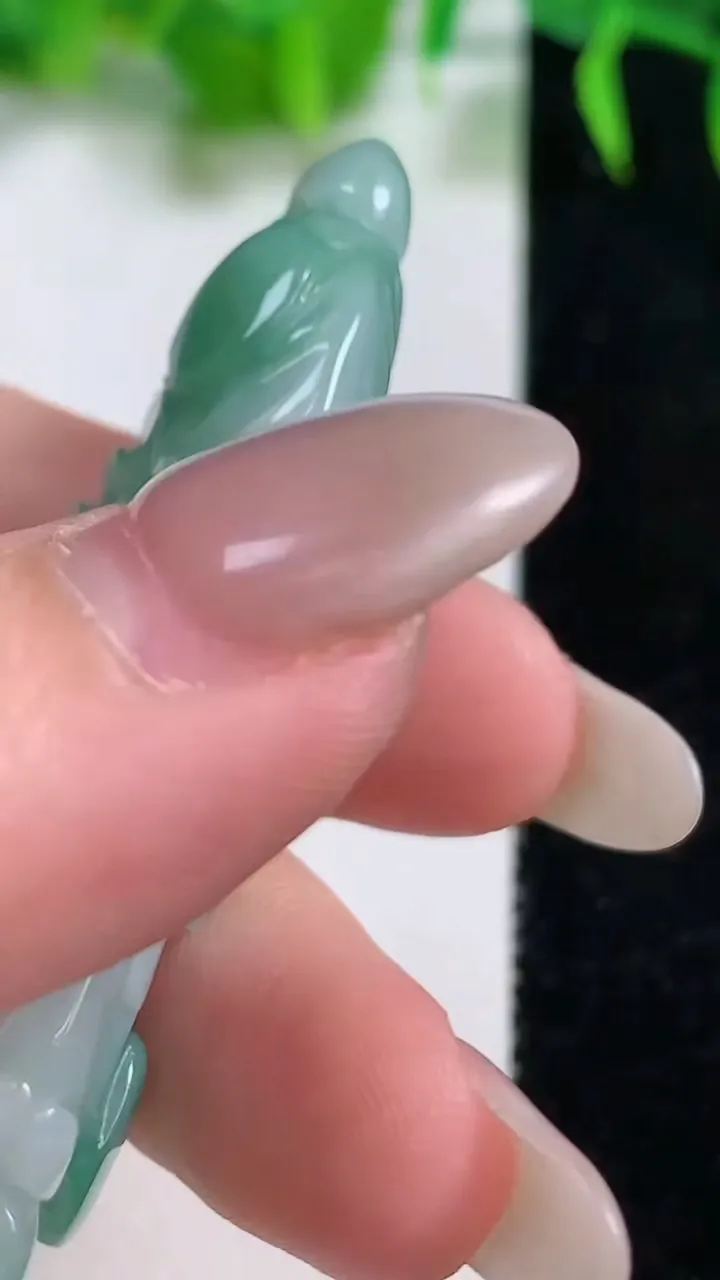 天然A货翡翠白菜吊坠，尺寸56-21.8-10，重量:20.60g
10月19日