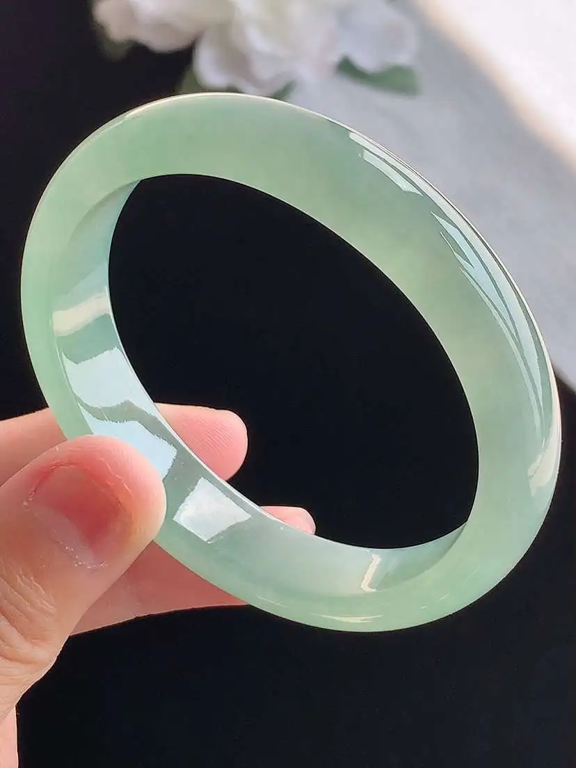 a货翡翠老坑冰种晴水贵妃手镯53-54圈口 尺寸53.5×46.5×12.4×6.5mm 重量43.