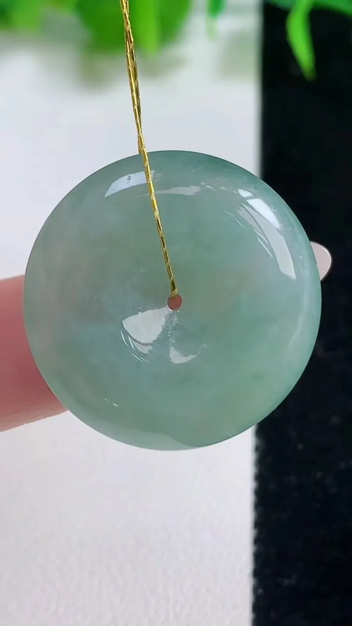 天然A货翡翠平安扣吊坠，尺寸26-6.4，重量:9.69g
10月19日