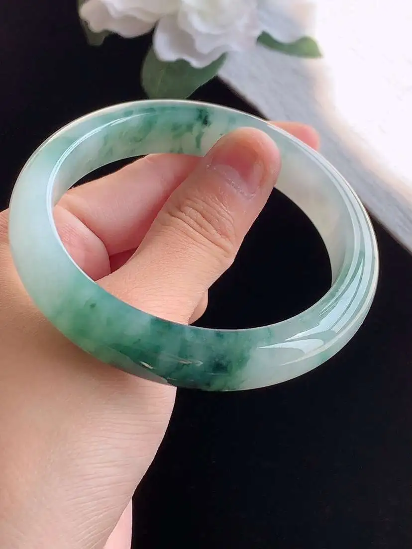 a货翡翠老坑冰种飘花正装正圈手镯59-60大圈口  尺寸59.5×12.5×8.3mm 重量61.8