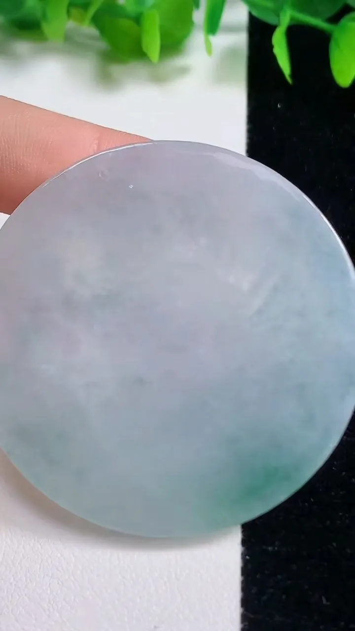 天然A货翡翠千手观音吊坠，尺寸54.3-5.4，重量:34.80g
10月19日