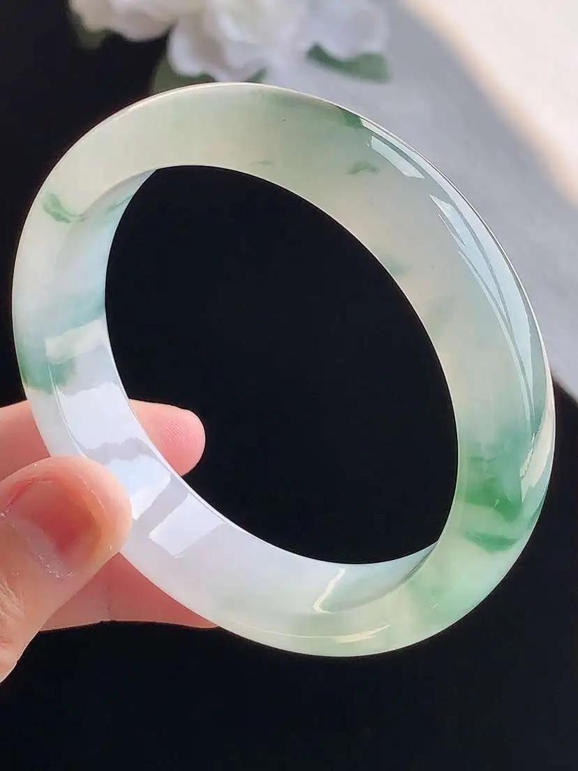 a货翡翠老坑冰种飘花正装正圈手镯57-58圈口  尺寸57×14.2×8mm 重量62.50g 1018