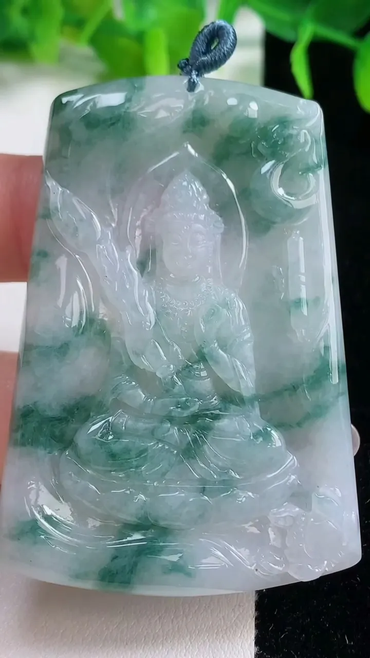 天然A货翡翠冰种飘花文殊菩萨吊坠，尺寸59-41-5.4，重量:28.07g
10月19日