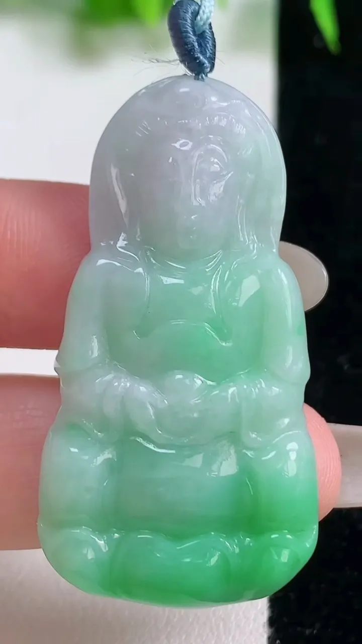 天然A货翡翠观音菩萨吊坠，尺寸45-23.8-5.8，重量:11.31g
10月19日