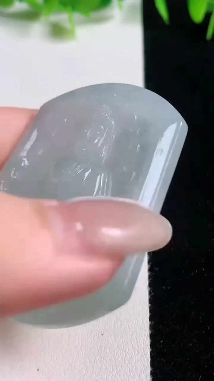 天然A货翡翠大日如来吊坠，尺寸54-42.6-5.7，重量:27.23g
10月20日