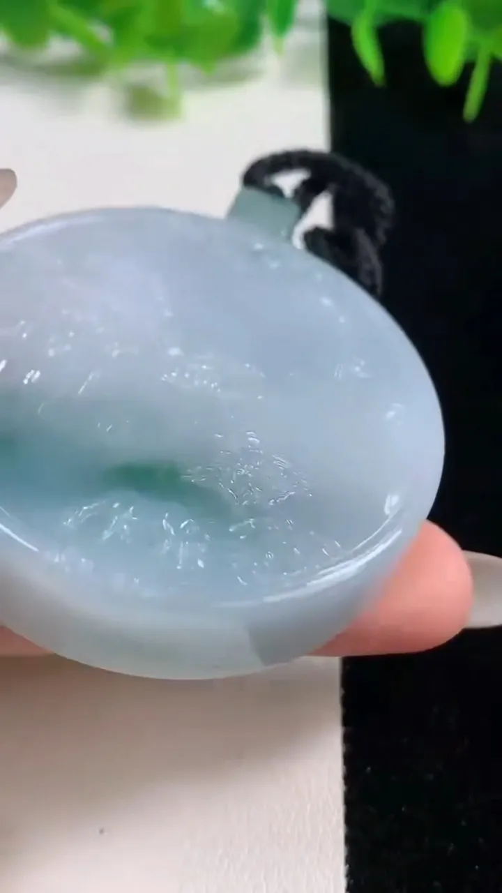 天然A货翡翠牌吊坠，尺寸50.7-11，重量:76.50g
10月20日