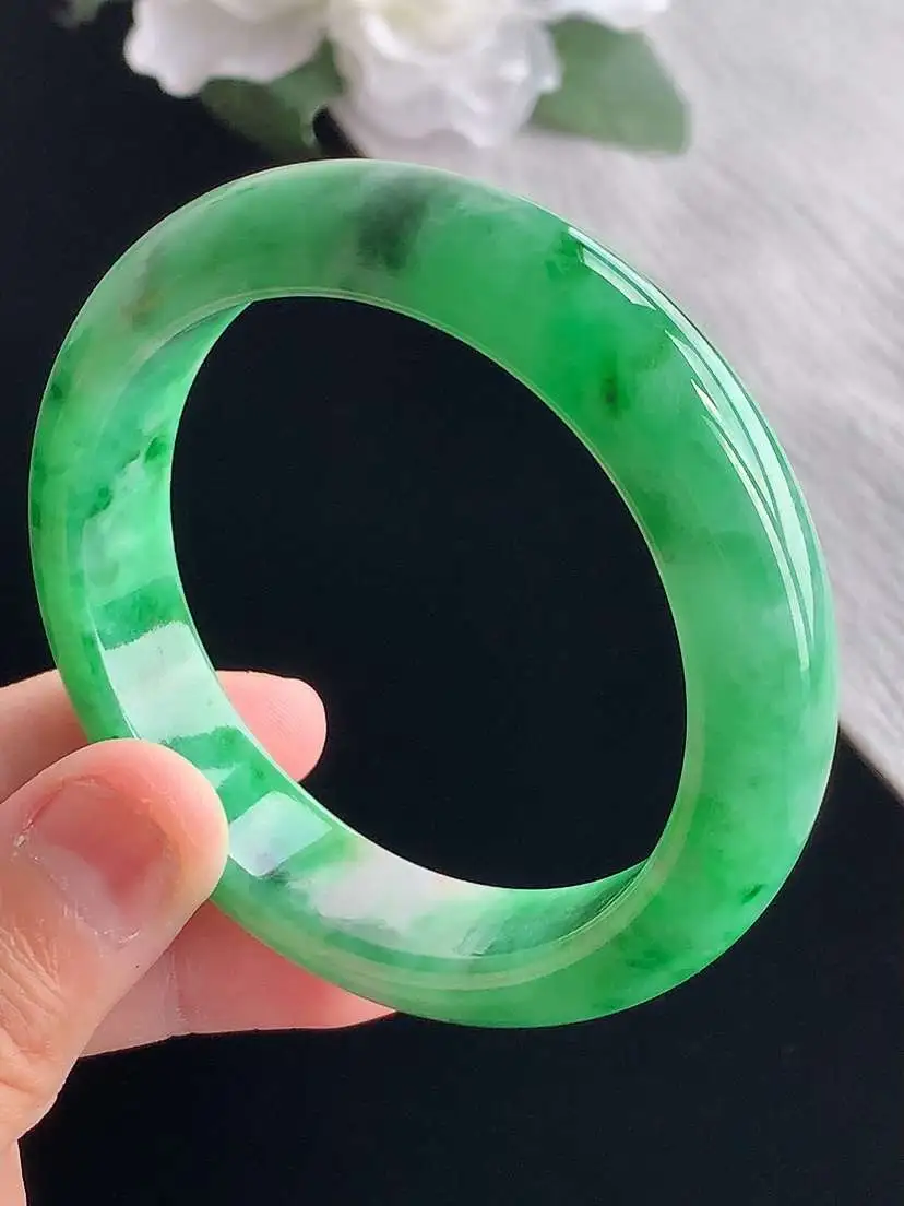 a货翡翠老坑冰种满绿正装正圈手镯52-53小圈口  尺寸52.3×12.3×8.2mm 重量52.9
