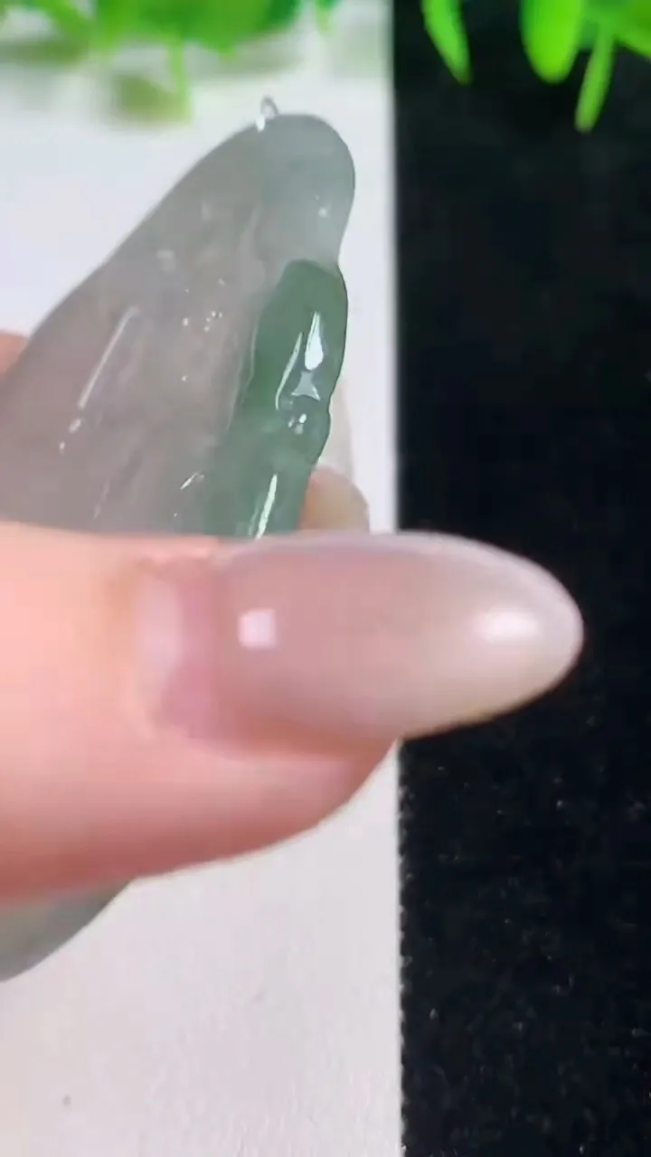 天然A货翡翠不动明王吊坠，尺寸66.4-46.3-4.3，重量:25.10g
10月20日