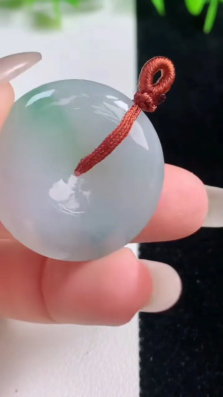 天然A货翡翠平安扣吊坠，尺寸28.6-6，重量:10.48g
10月20日