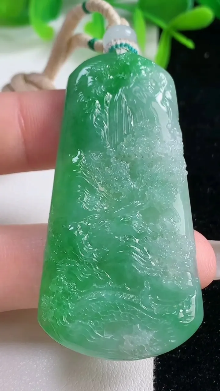 天然A货翡翠山水牌吊坠，尺寸55.8-28-5.8，重量:24.37g
10月20日