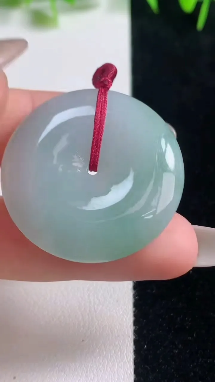 天然A货翡翠平安扣吊坠，尺寸33.7-6.4，重量:15.46g
10月20日