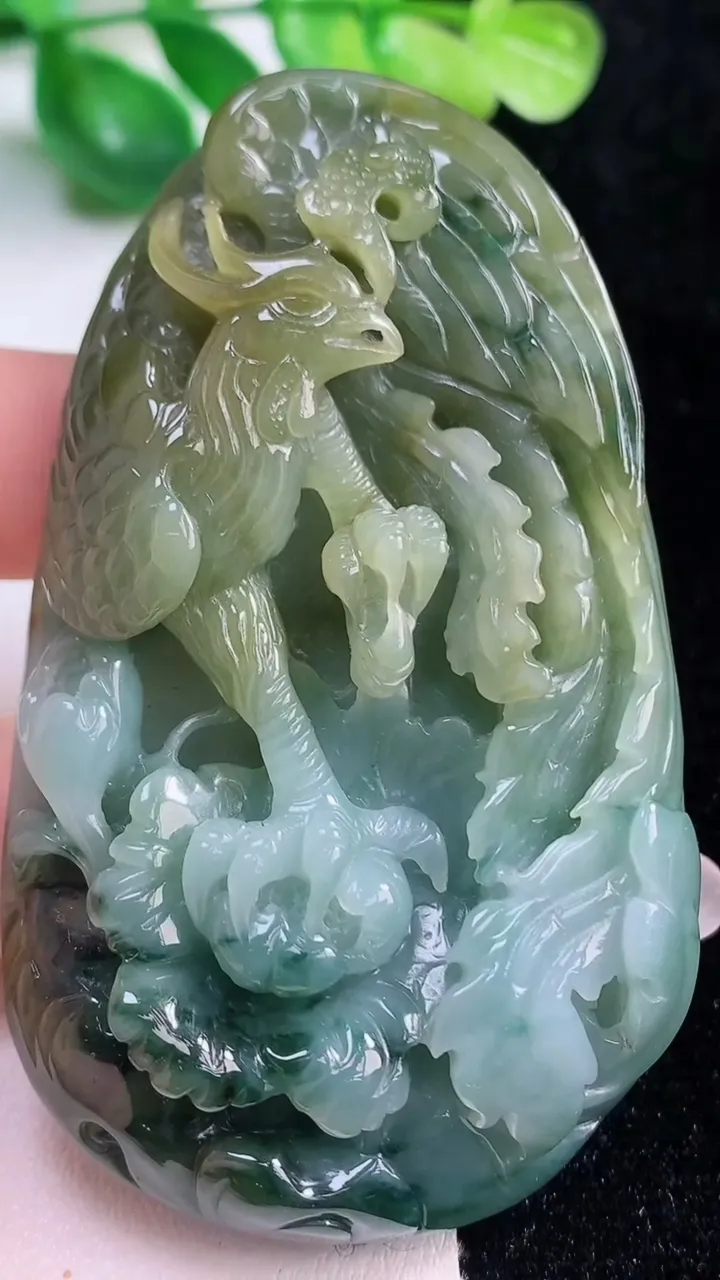 天然A货翡翠蓝水双彩凤凰吊坠，尺寸72.5-42.8-14.4，重:74.79g
10月20日