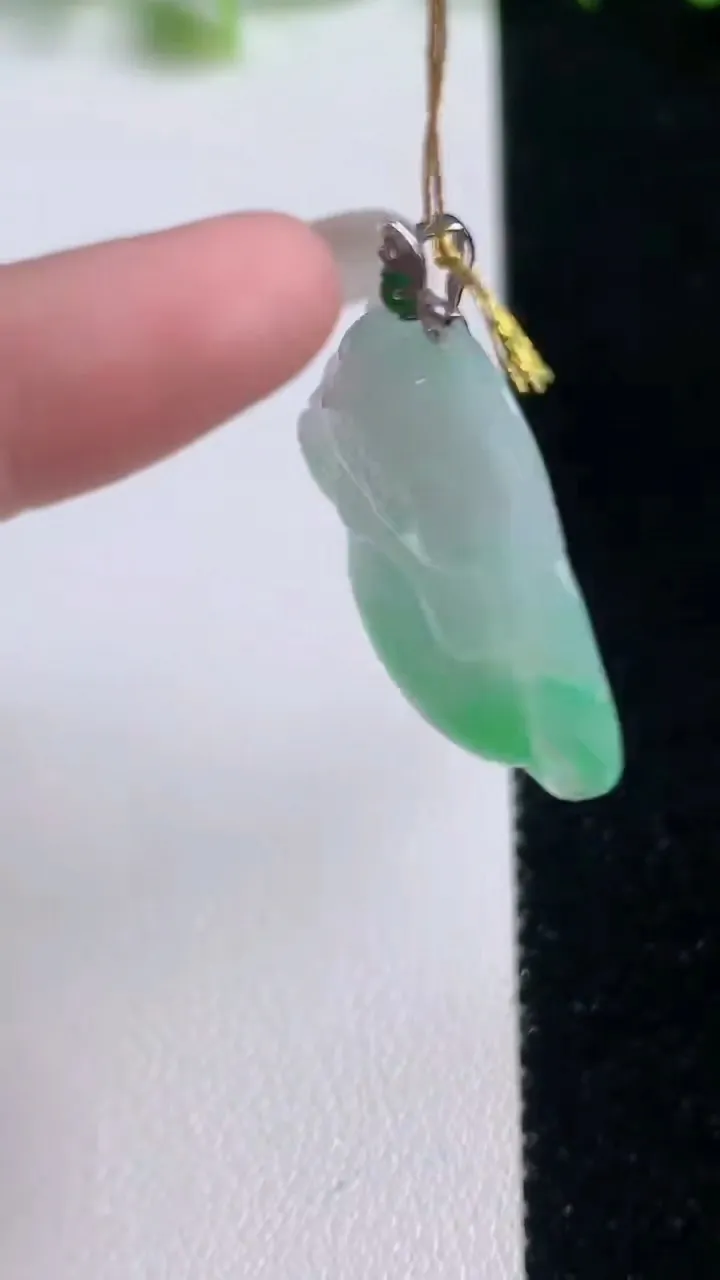 天然A货翡翠佛公吊坠，尺寸25.7-27.7-5.4，重量:6.27g
10月20日