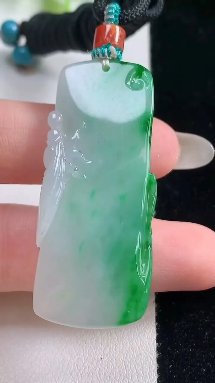天然A货翡翠一鸣惊人吊坠，尺寸49-20.2-9.1，重量:20.50g
10月20日