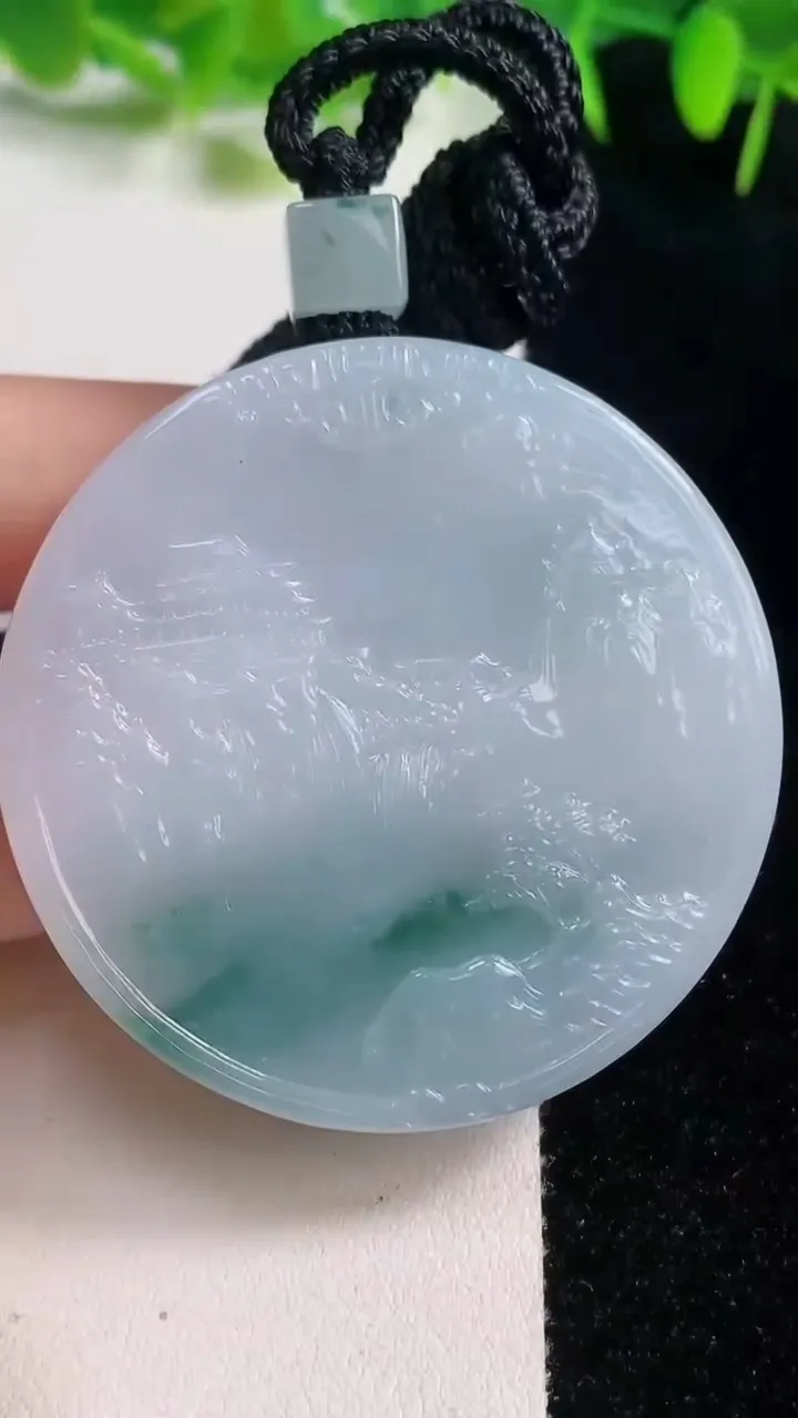 天然A货翡翠牌吊坠，尺寸50.7-11，重量:76.50g
10月20日