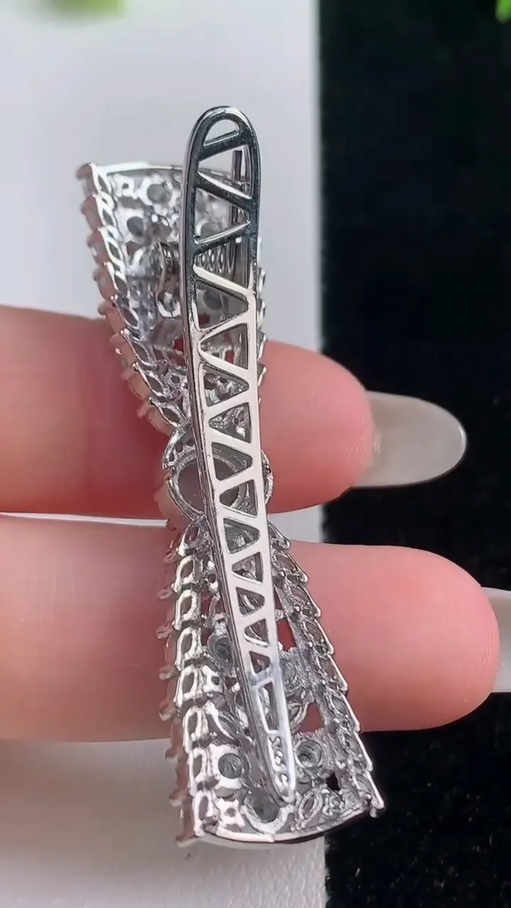 天然A货翡翠种白冰蛋面发夹，尺寸5.9，重量:9.38g
10月20日