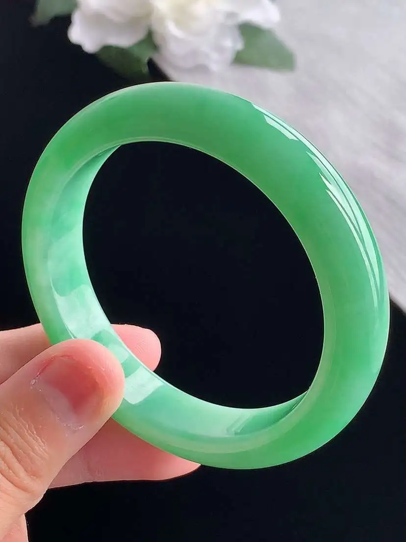 a货翡翠老坑冰种满绿正装正圈手镯53-54圈口  尺寸53×11.5×7.6mm 重量50.05g 