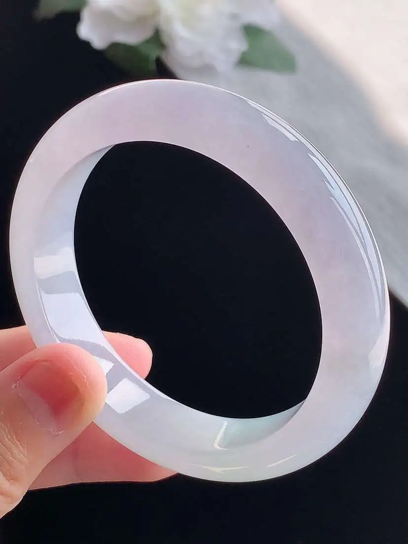 a货翡翠老坑冰种淡紫罗兰正装正圈手镯54-55圈口  尺寸54×12.4×8.3mm 重量57.32