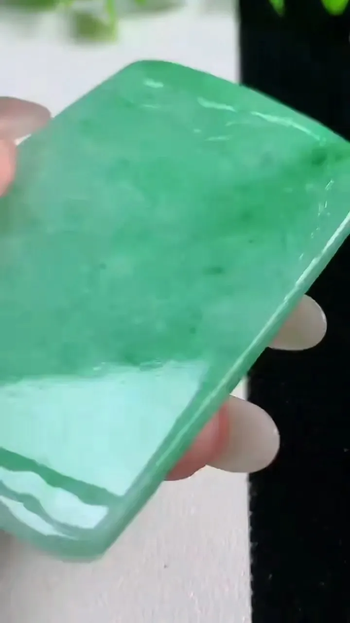 天然A货翡翠山水牌吊坠，尺寸60-41.5-4.8，重量:33.07g
10月20日
